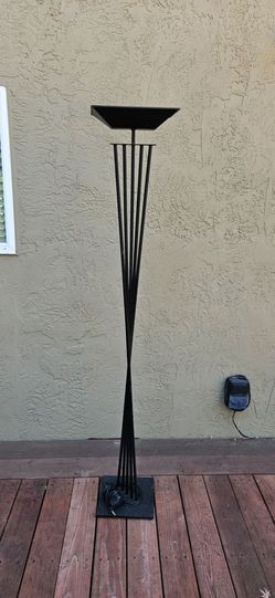 Twisting Metal Floor Lamp