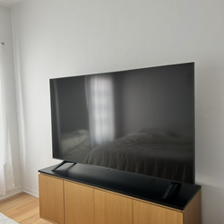 LG 70 inch TV UQ8000