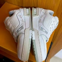 Louis Vuitton trainer - White Cement