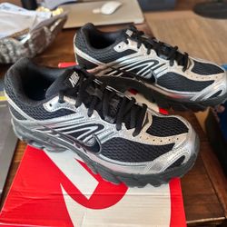 ♥️♥️Brand New NIKE AIR MAX MOTO 2K Tennis Shoes Size 7 Women’s ♥️♥️