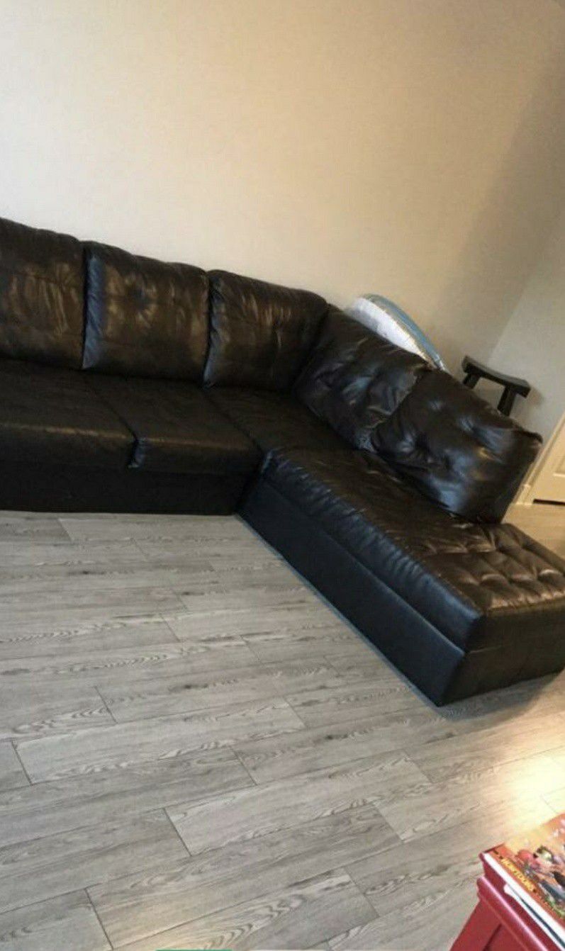 Large sectional couch 280 or best offer read details