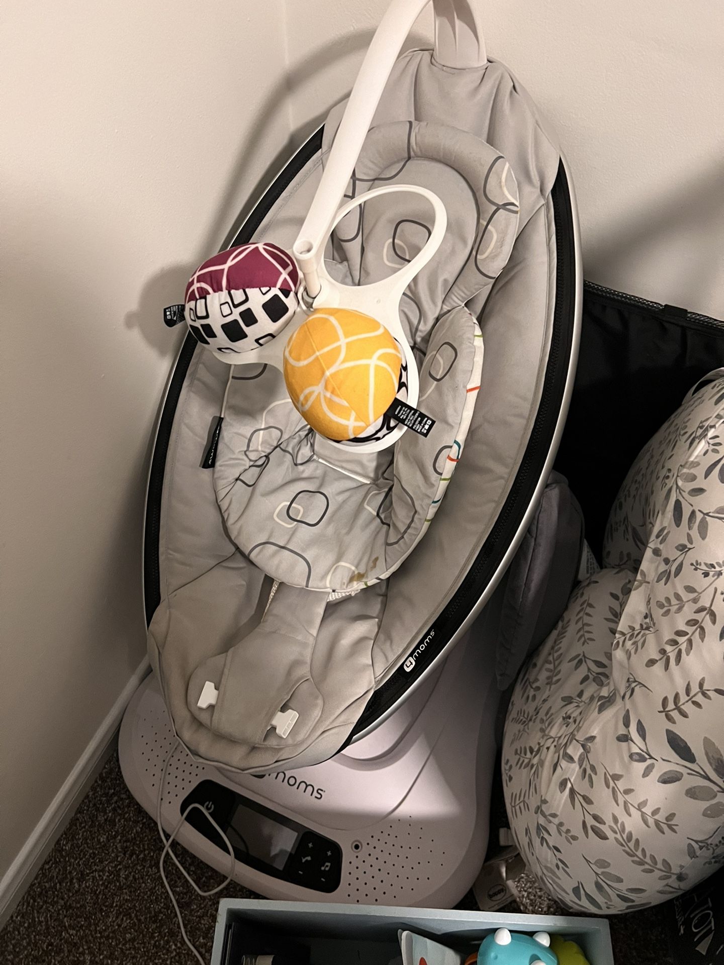 4 Moms Mamaroo Baby Swing
