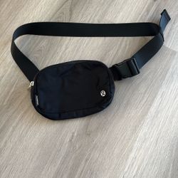 Lululemon Everywhere Belt Bag