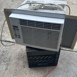 Ac Window Unit . Works Good 👍 