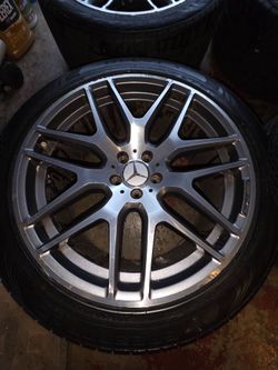 $900 OBO 21 Inch Genuine Mercedes-Benz GLE ans GLS Alloy Rims/Mercedes  Parts