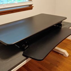 Standing tabletop desk