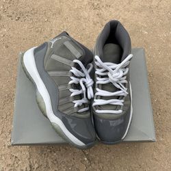 Cool grey Jordan 11s size 5y