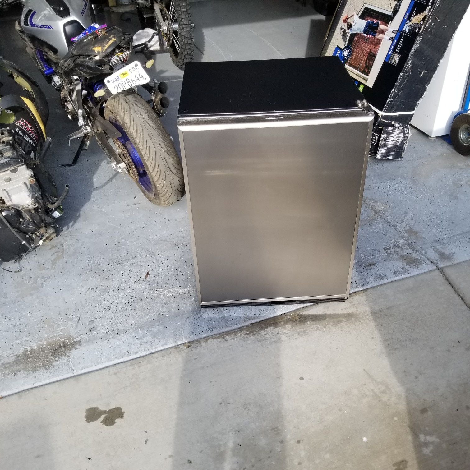 ULINE MINI FRIDGE W/ICE MAKER for Sale in Los Angeles, CA OfferUp