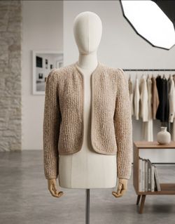 Woman's sweater like new size medium