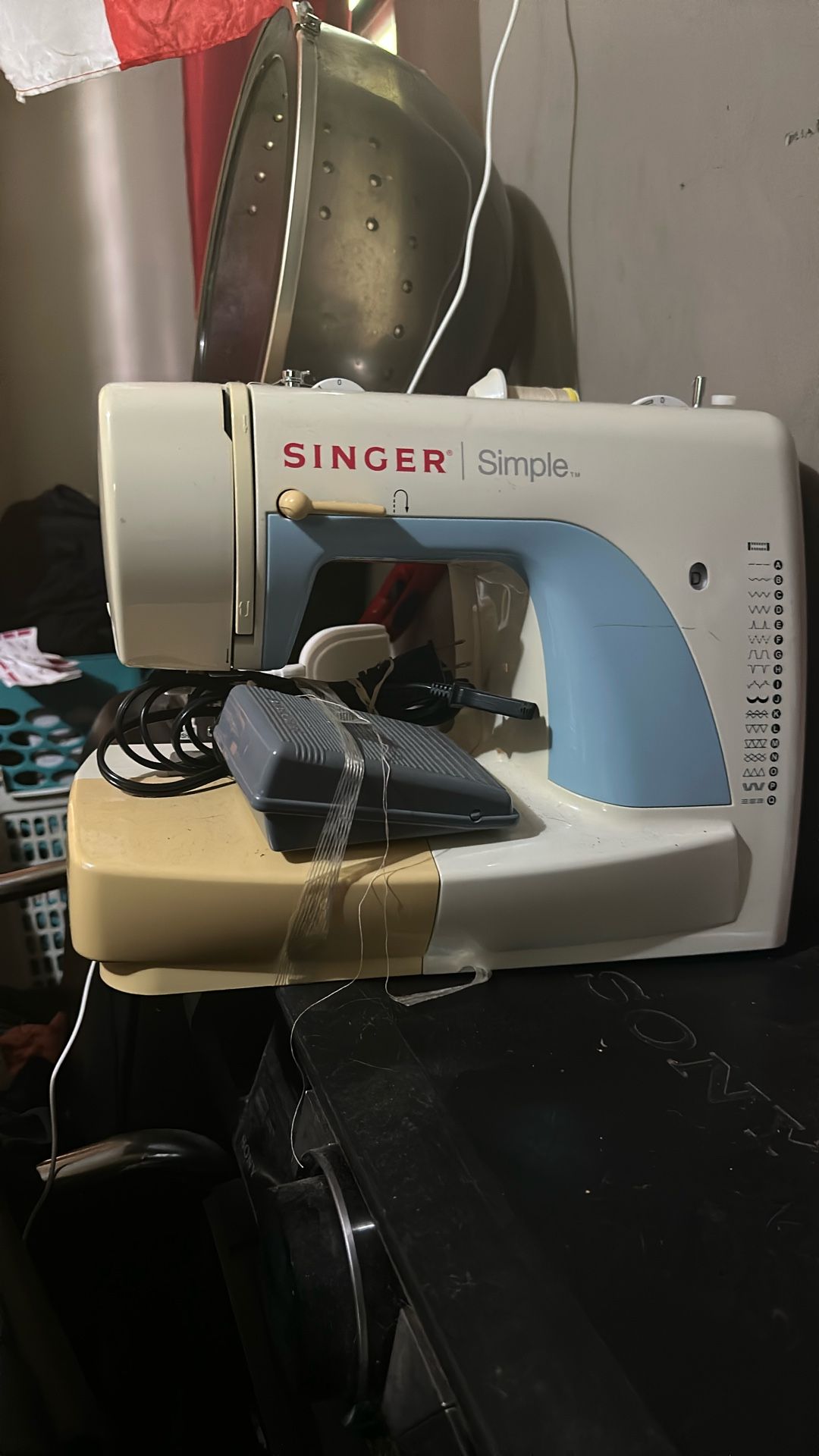 Singer simple sewing Machine