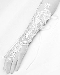 Dark In Love Lace Gloves