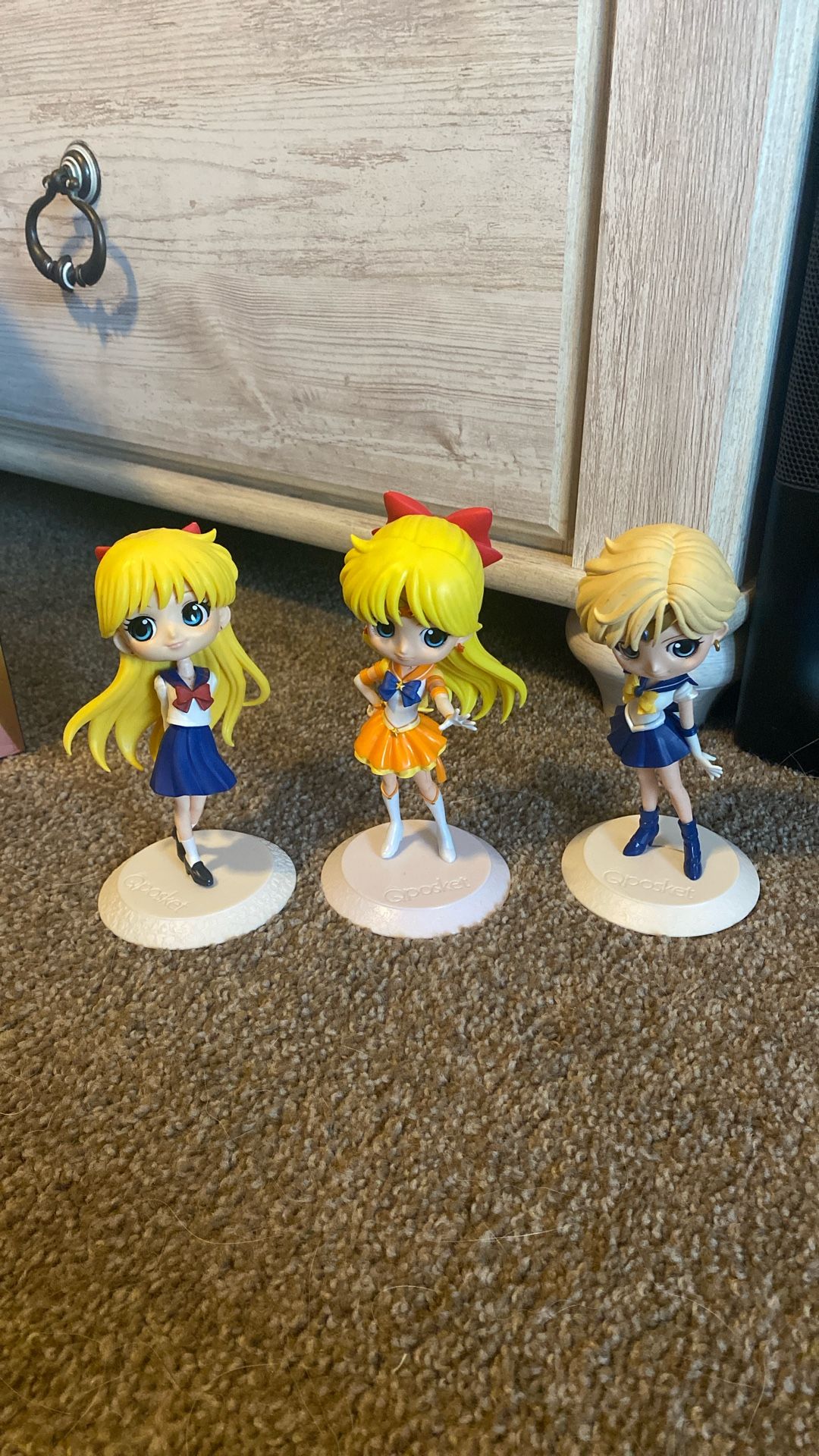 Qposket figures