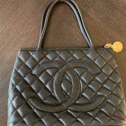 Authentic Vintage Chanel Gold Medallion Caviar Shoulder Bag/Tote (Black)