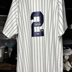 Derek Jeter Signed Jersey With COA