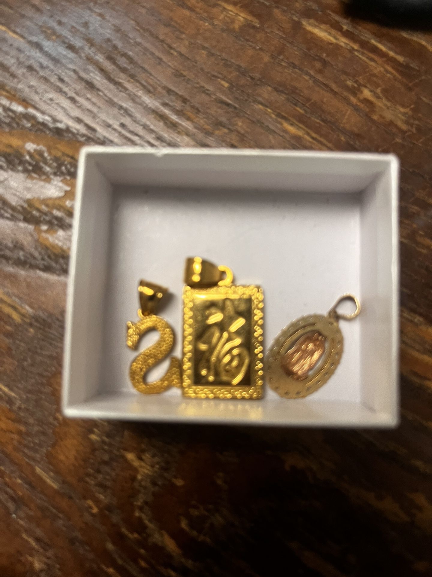 gold pendants 