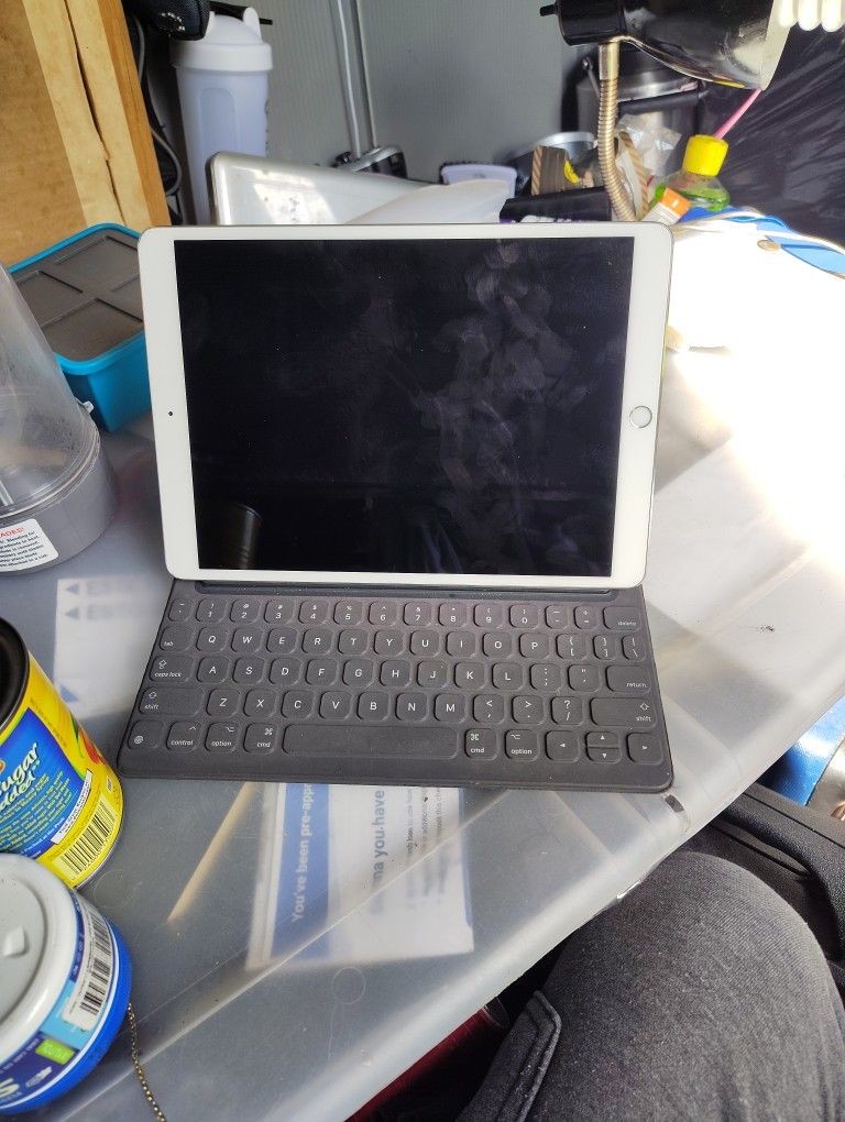 Apple Ipad Pro 12.9 ( 2nd generation)