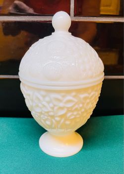 Pretty vintage Avon white milk glass lidded candy dish in grape pattern