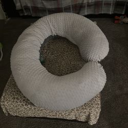 Pregnancy pillow never used