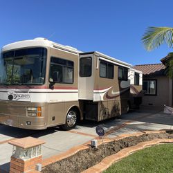 2000 Freightliner Fleetwood Discovery