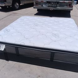 King Serta Pillowtop Mattress And Box Spring 