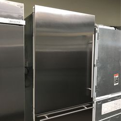 Viking 36”Wide 7Series Built In Bottom Freezer Refrigerator 