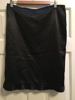 Black silk skirt w/Ruffled back