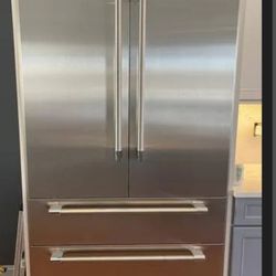 Freedom® Built-in French Door Bottom Freezer Professional Stainless Steel
T42BT120NS