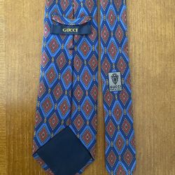 Gucci Silk Necktie. In great condition!