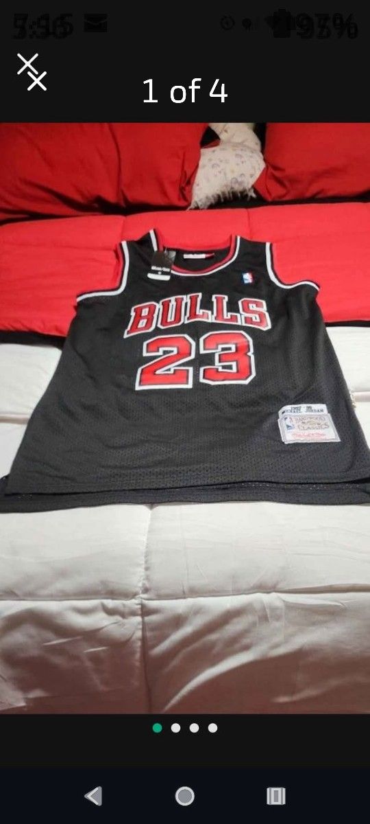 NEW JORDAN JERSEY SMALL MEN!