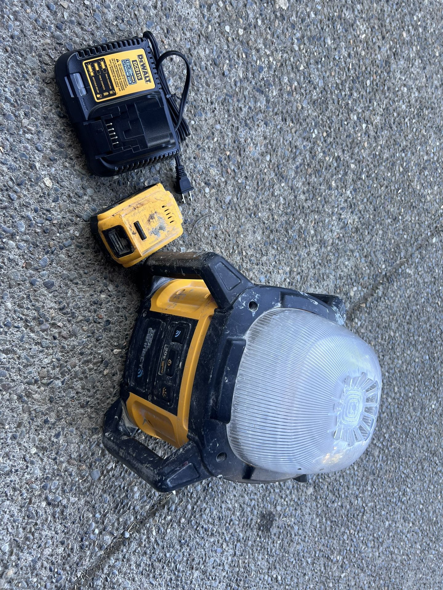 DEWALT Cordless Site Light: 20V MAX* Bare Tool 5000 lm Max.