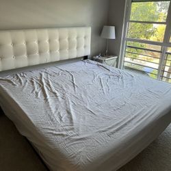 King Bed w Mattress 