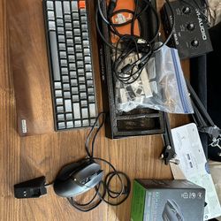 RAZER Basilisk Ultimate Wireless, Keychron K6 with extra keycaps, MAUDIO M-Track Solo, 