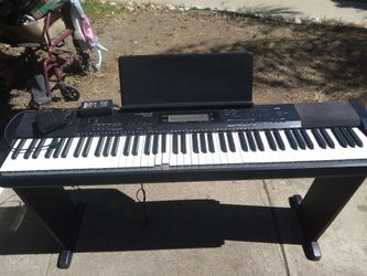 !! Musical Keyboard Casio 88 Keys 2 Middle Keys Are Broken