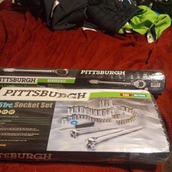 Brand New Never Used Half Inch Torque Wrench And  51 Piece Socket Set 40 Bucks  Cash