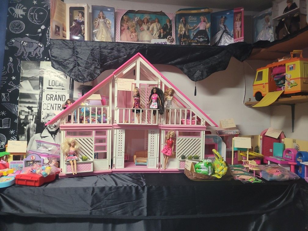 Vintage Barbie Dream House