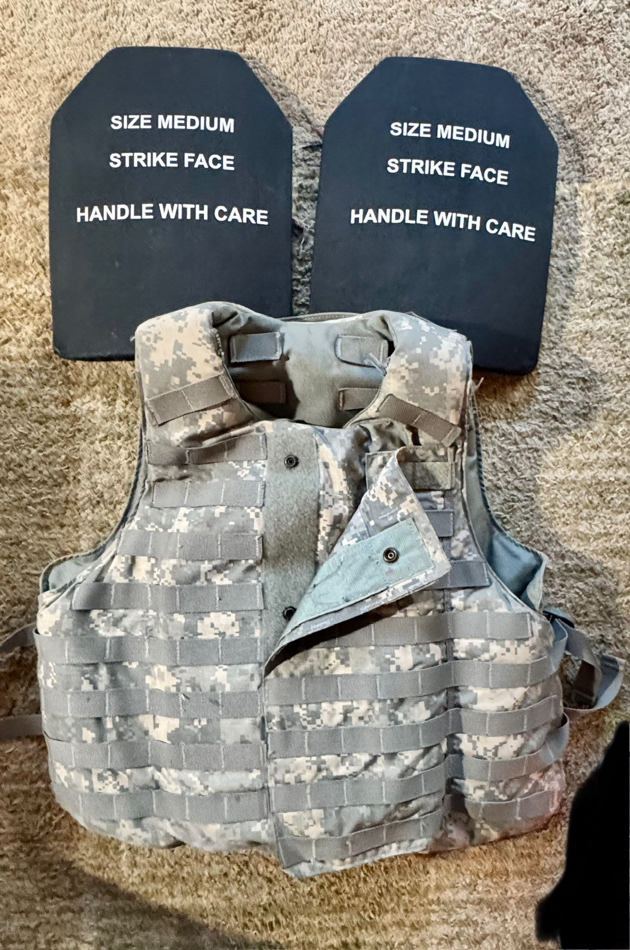 US Army Plate Carrier only two plates