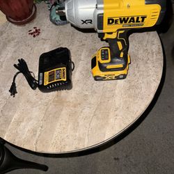 dewalt with battery and charger 