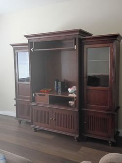 Entertainment center