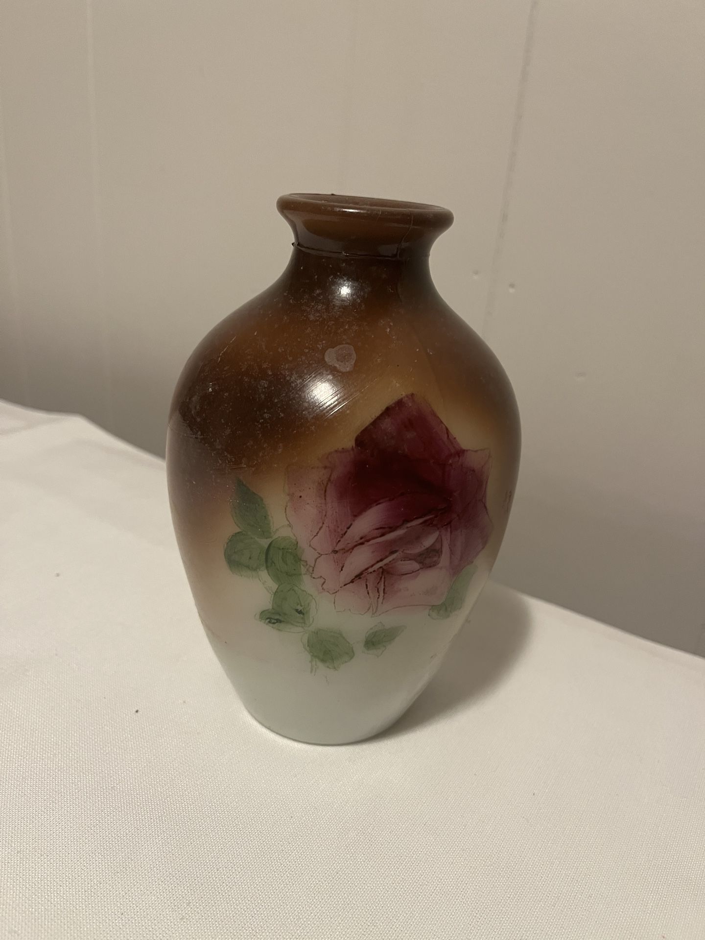 Vase With Flower Design, Granny Chic, Grandmillinial, Chinoiserie