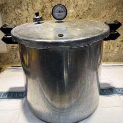 Presto 22 Quart Cooker-Canner Used Good Condition 