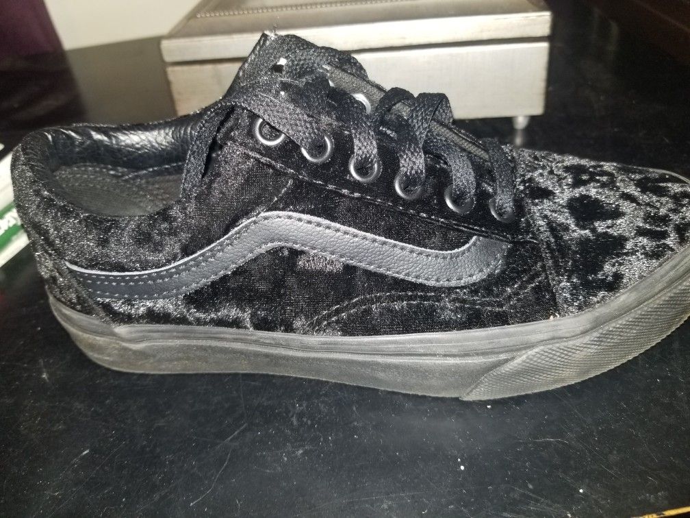 Velvet Van's womens 6