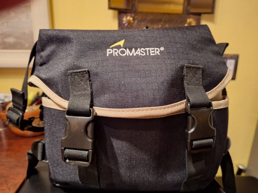 Promaster Deluxe Camera Bag 