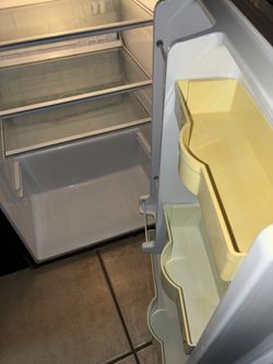 Danny mini fridge Like New