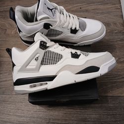 Air Jordan 4s Size 10