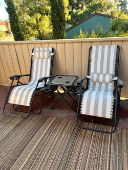 2 Outdoor Lounge Chairs with Table