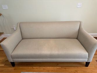 MINT CONDITION – Crate & Barrel Sofa / Couch – Beige