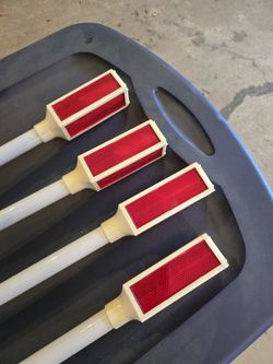 4 Reflective Driveway Stakes