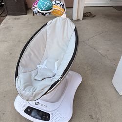 4 Moms Baby Swing 