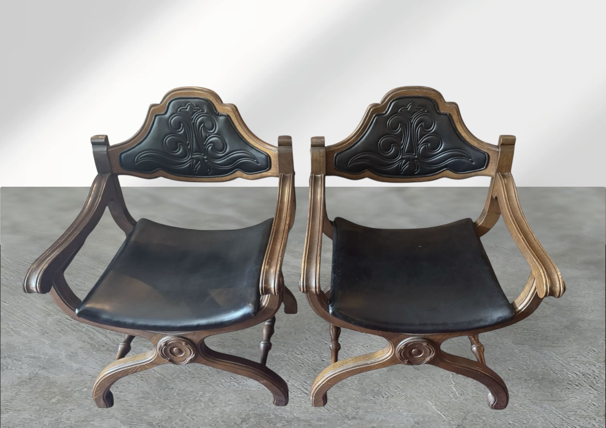 Pair of Bassett Furniture Savonarola Collection Rustic Western Cowboy Style Dante Arm Chairs