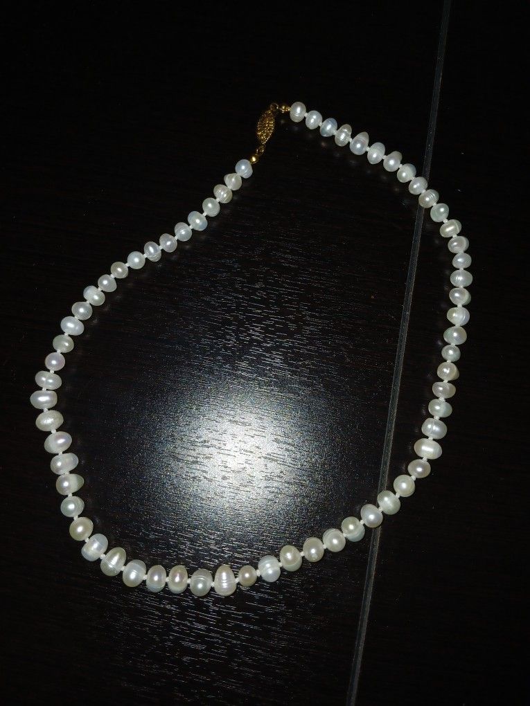 Pearl Necklace Vintage With Gold Or Gold Tone Clasp 